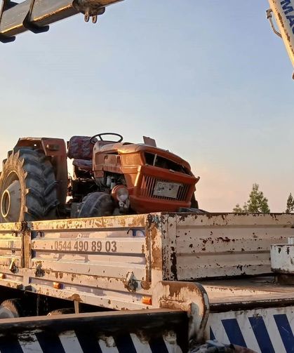 Fıstık yüklü traktör şarampole devrildi: Sürücü ağır yaralandı