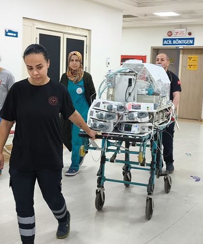 8 günlük bebeğe kritik sevk: Hava ambulansıyla Ankara’ya götürüldü
