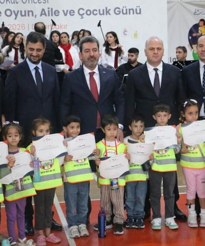 Diyarbakır’da "Maarifin Kalbinde Oyun, Aile ve Çocuk Günü" Etkinliği Düzenlendi
