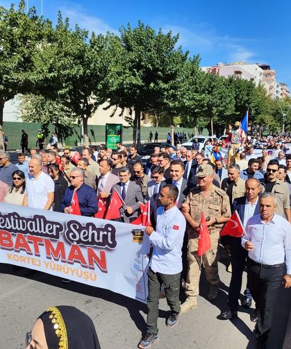 Festivaller İçin İlk Adım Kortejle Atıldı