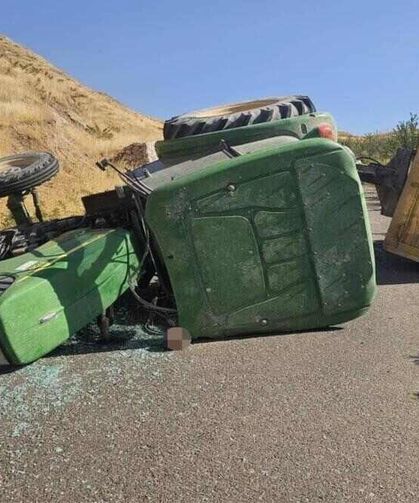 Direksiyon Hakimiyeti Kaybolan Traktör Devrildi: 4 Kişi Yaralandı
