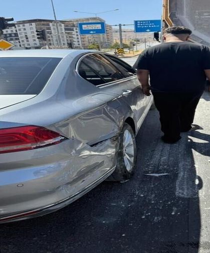 Fren Yapan Kamyon Duramadı: İki Araçta Hasar Meydana Geldi