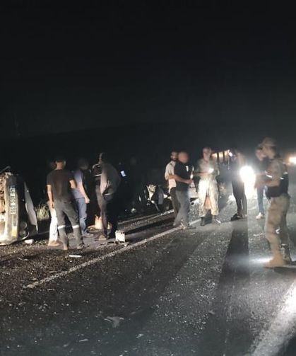 Zincirleme Kazada Traktör Ortadan İkiye Ayrıldı: 3 Yaralı
