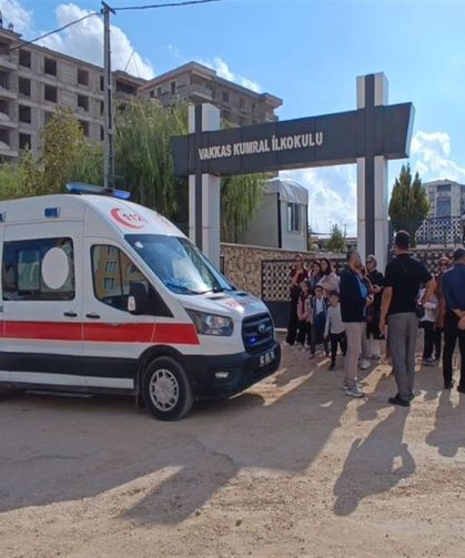 Motosikletin Çarptığı İlkokul Öğrencisi ve Sürücü Yaralandı