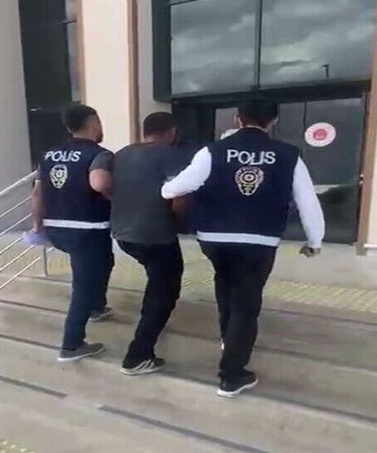 Ağabeyinin Kimliğiyle Geziyordu: Firari Kovalamacayla Yakalandı