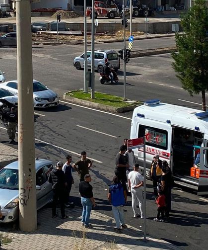 Diyarbakır’da iki araç çarpıştı: 3 kişi hastaneye kaldırıldı