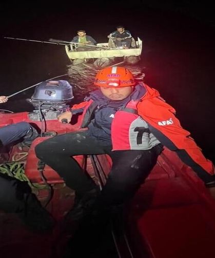 Botan Çayı'nda Sal Üzerinde Mahsur Kalan 2 Kişi Kurtarıldı
