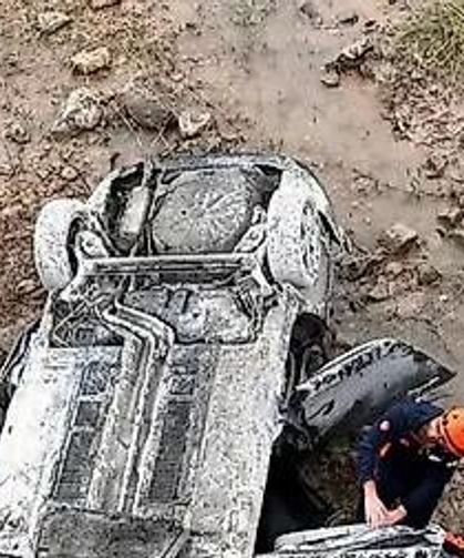 Otomobil takla attı: 1’i bebek 3 kişi yaralandı