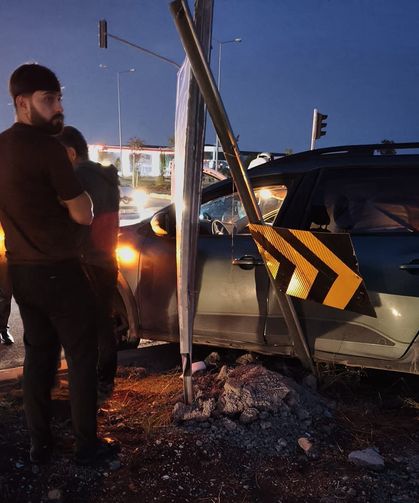 Diyarbakır’da iki otomobil çarpıştı, 2 kişi yaralandı
