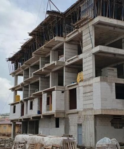 İnşaatın 3. Katından Düşen İşçi Ağır Yaralandı