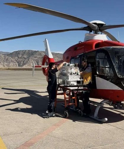 Minik hasta helikopter ambulansla Elazığ’a sevk edildi