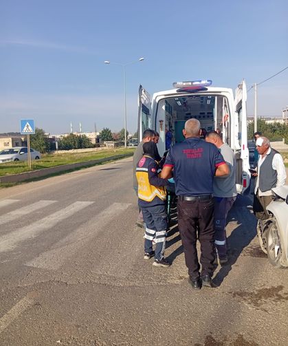 Otomobil ile hafif ticari araç çarpıştı: 3 yaralı