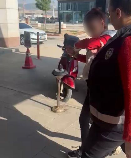 Yemek yiyen kediye taşla vurmuştu: Kadın yakalandı