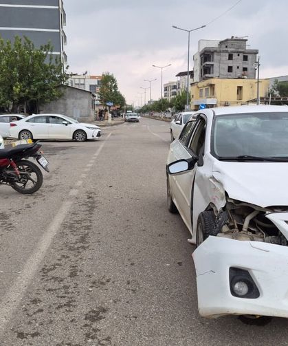 Karapınar Caddesi’nde Trafik Kazası: Motosiklet Sürücüsü Yaralandı