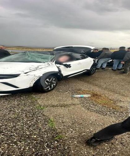 Kayganlaşan Yolda Kontrolden Çıkan Otomobil Yoldan Çıktı: 1 Yaralı