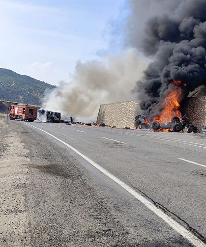 İki tırın çarpışması yangına yol açtı: Siirt-Baykan yolu kapatıldı