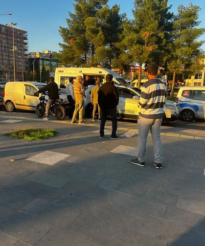 Kaza Sonrası Ortalık Karıştı: Caddeyi Ringe Çevirdiler