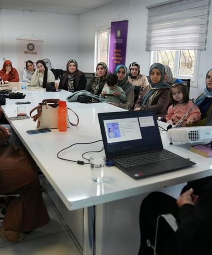 Diyarbakır'da Kadınlara Seminer: Meme Kanserinde Erken Tanı Ele Alındı