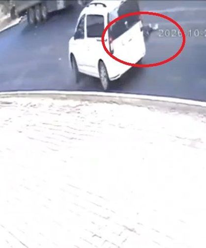 Park halindeki araca çarpan otomobil çocuğu yaraladı