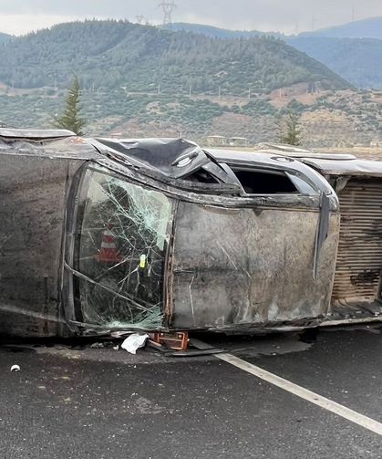 Feci Kaza: Takla Atan Kamyonetteki Aileden 4 Kişi Yaralandı