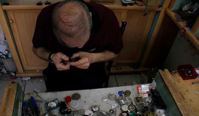 Diyarbakır’da bu aile dört kuşaktır saatleri tamir ediyor