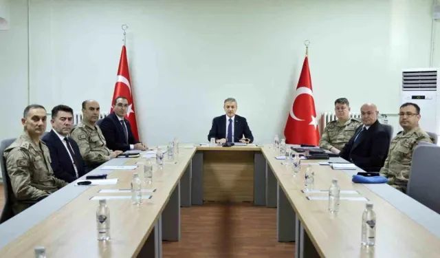 Mardin Valisi Midyat'ta Asayiş ve Güvenlik Toplantısına Katıldı
