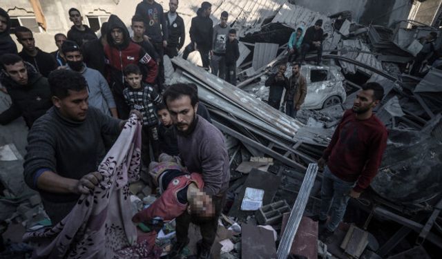 İsrail'in Gazze'deki Soykırımı Devam Ediyor: 33 Bin 797 Filistinli Öldü