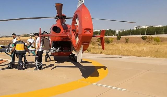 Diyarbakır'da kafasına demir düşen şahıs ambulans helikopterle hastaneye sevk edildi