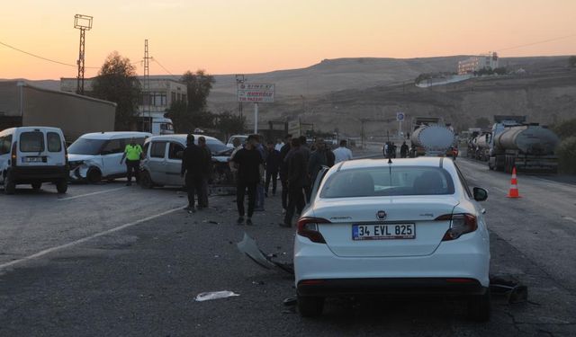 Cizre’de 4 araç zincirleme trafik kazasına karıştı: 2 yaralı