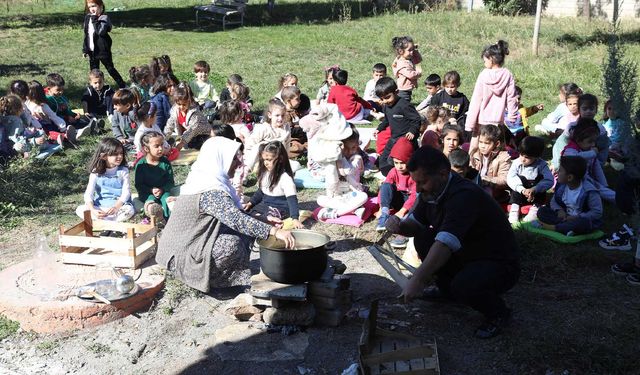 Diyarbakır’da çocuklar için bağbozumu ve bulamaç etkinliği