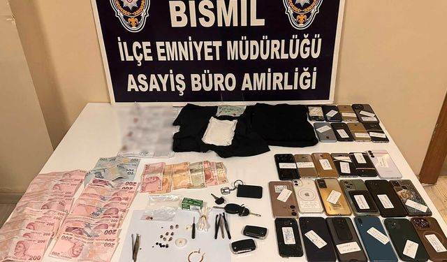 Bismil’de sınavlarda kopya düzeneği hazırlayan 16 kişi gözaltına alındı