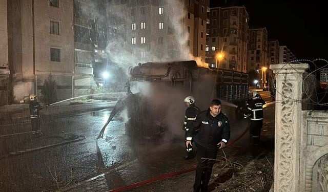 Diyarbakır'da çıkan yangında TIR kullanılamaz hale geldi