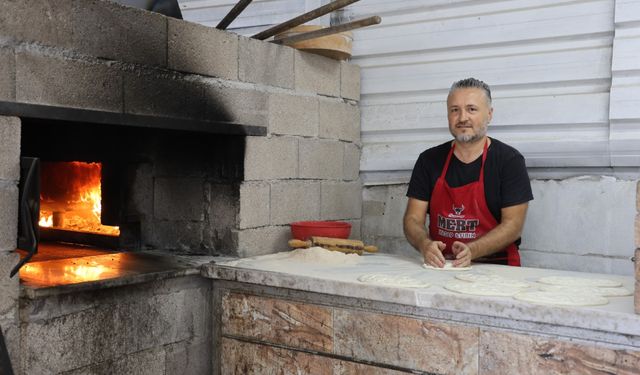 Kalifiye işçi bulamadı, Küreği eline alıp fırının başına geçti