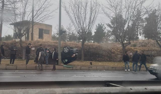 Şanlıurfa’da yolun kayganlaşması trafik kazasına neden oldu