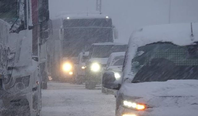 Bir ilde kar ve yoğun Sis Nedeniyle ulaşım Sağlanamıyor