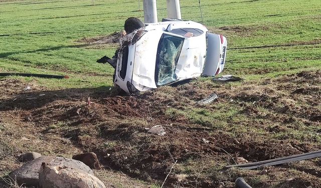 Diyarbakır Çınar’da kontrolden çıkan otomobil takla attı