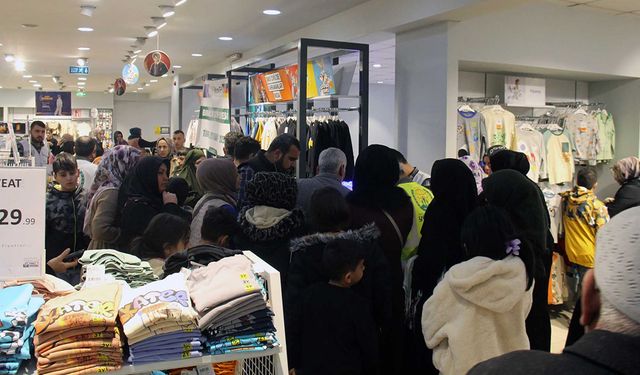 Avrupa Yetim Eli, Diyarbakır’da bayram öncesi yüzlerce çocuğu giydirdi