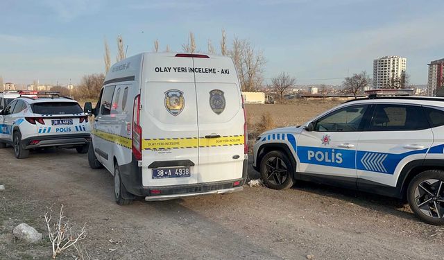 Boş bir arazide 1 kişi ölü, yanındaki 3 kişi ise baygın halde bulundu