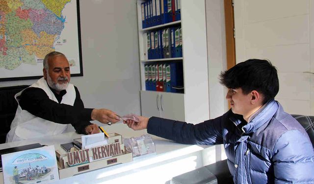 Yarışmadan Kazandığı Ödülü Gazze İçin Bağışladı