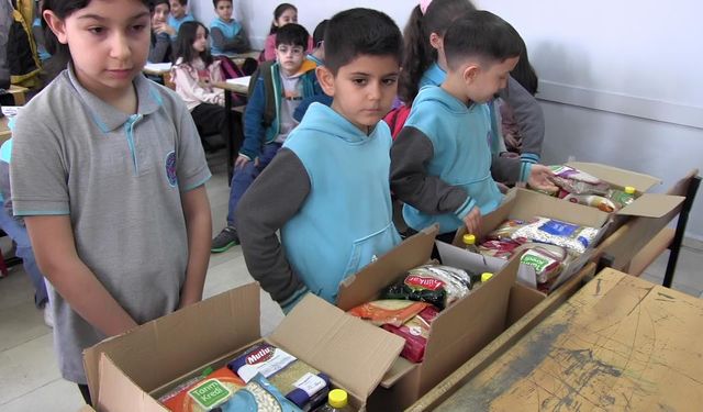 İlkokul Öğrencileri Harçlıklarıyla Ramazan Kolisi Hazırladı