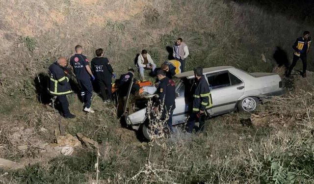 Kontrolden Çıkan Otomobil Şarampole Yuvarlandı: 3 Yaralı