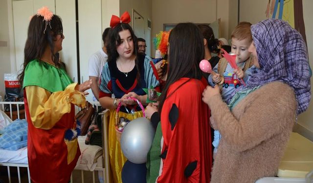 Hastanedeki Minik Kalplere Moral Etkinliği