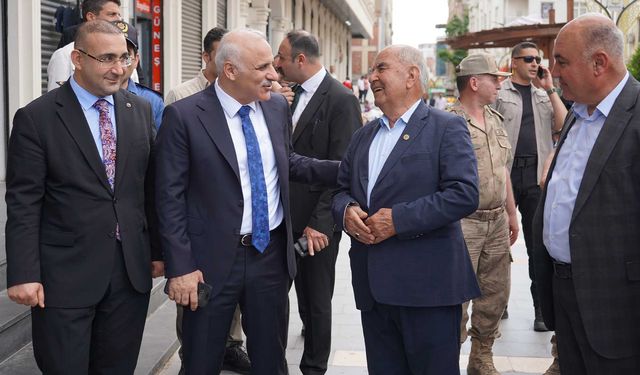 Diyarbakır Valisi Zorluoğlu’nun Bismil ziyaretinde dolu yağışı ve çiftçilerin mağduriyeti gündeme getirildi