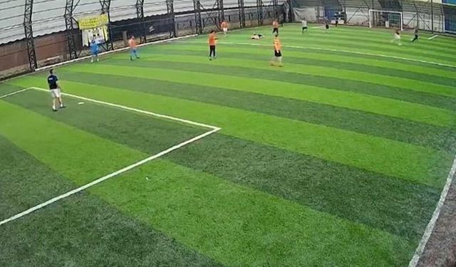 Halı sahada kalp krizi geçiren 24 yaşındaki genç, yaşamını yitirdi