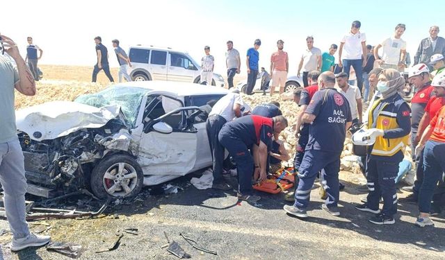 Feci Kaza! İki Otomobil Kafa Kafaya Çarpıştı: 5 Yaralı