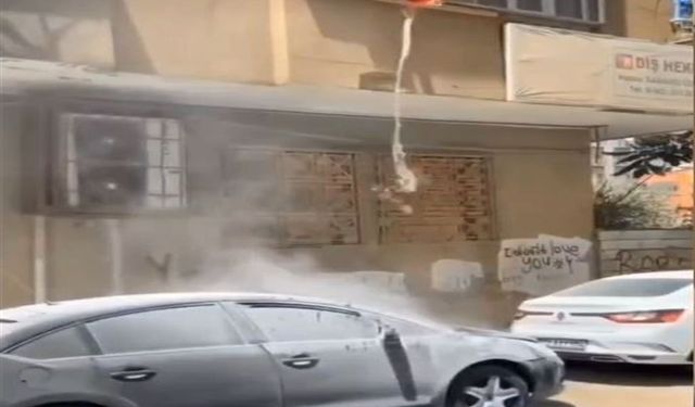 Alev Alan Aracı, Pencereden Kovayla Su Dökerek Söndürmeye Çalıştı
