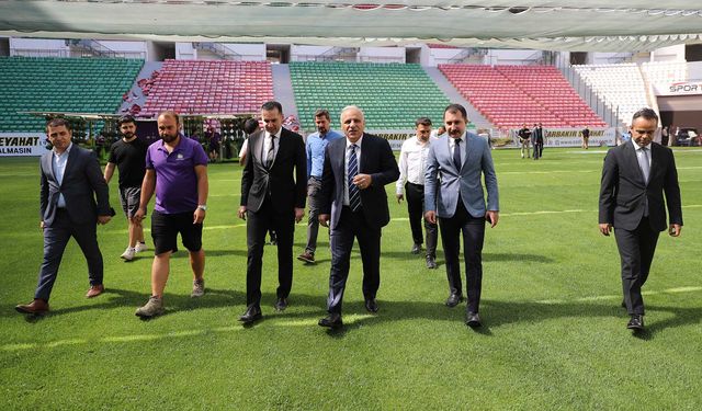 Vali Murat Zorluoğlu, Diyarbakır Stadı'nda incelemelerde bulundu, müjdeyi verdi