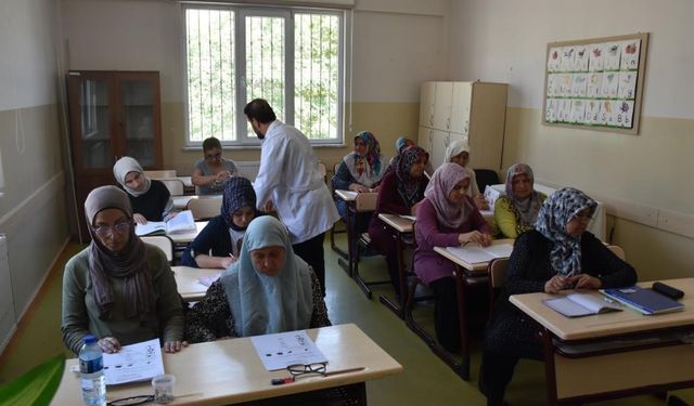 Okuma Yazma Kursu Öğrenmenin Yaşının Olmadığını Kanıtlıyor