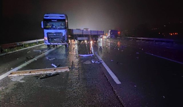 Feci Kaza: TIR ve Kamyonet Çarpıştı 1 Kişi Hayatını Kaybetti