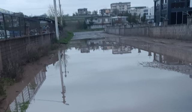 Bismil’de Sağanak Yağış Yolları Göle Çevirdi